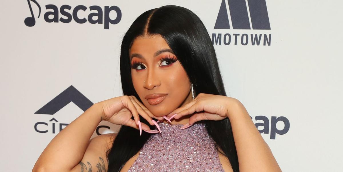 Cardi B's Suffers Wardrobe Malfunction, Gets Helping Hand From Husband  Offset!