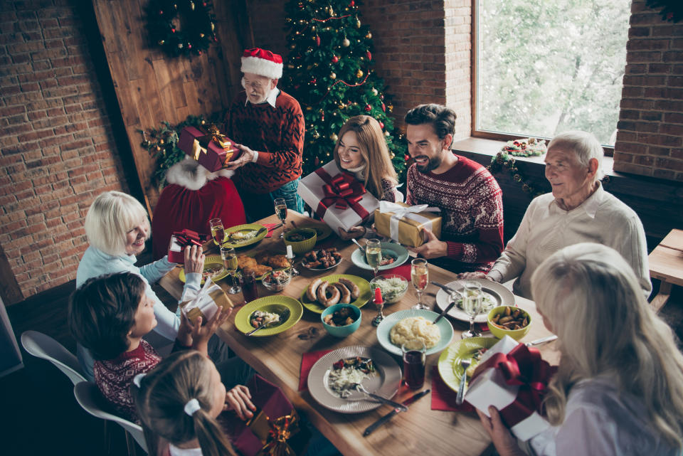 An Weihnachten versammelt sich typischerweise die ganze Familie (Symbolbild: Getty Images)