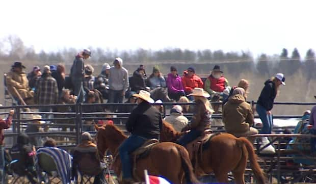 Hundreds attended a rodeo near Bowden, Alta., over the weekend in defiance of public health restrictions, despite surging COVID-19 cases.