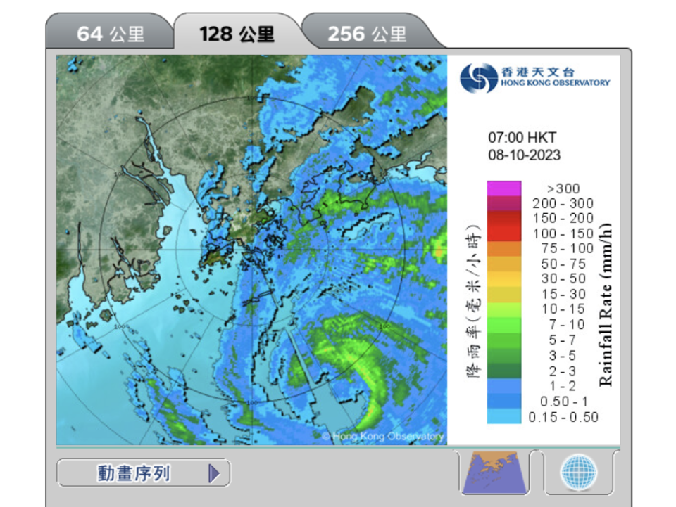 2023-10-08 07:00，天氣雷達圖像 (128 公里)。小犬的雨帶正影響本港。