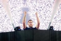 <p>40,9 Millionen Euro: Calvin Harris ist der bestbezahlte DJ auf der <em>Forbes</em>-Liste und begeistert aktuell mit einer Reihe von Einzelshows das Publikum in Las Vegas. Er ist außerdem ein unglaublich gefragter Act für Festivals. (Ollie Millington/Redferns) </p>