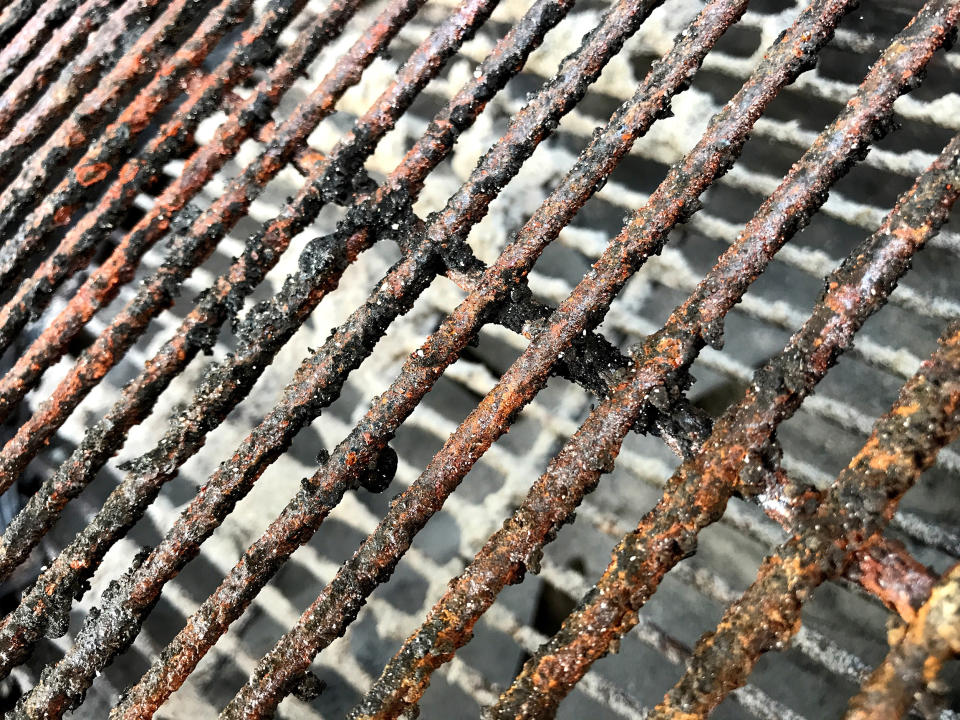 rust on grill grates  (Getty Images stock)