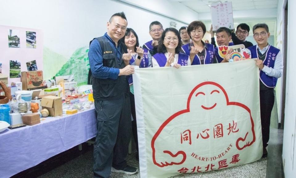 《圖說》台電北北區處愛物惜物活動同心園丁及工會同仁共同拋磗引玉，將愛心送給需要幫忙者。〈台電北北區處提供〉