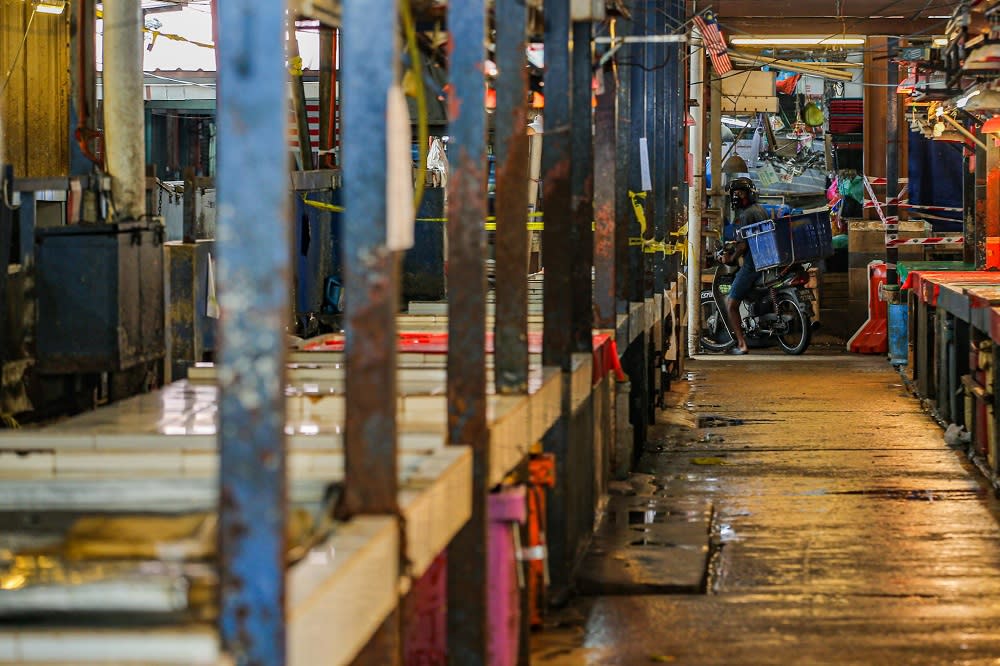 A general view of the market along Jalan Raja Bot near Chow Kit in Kuala Lumpur April 28, 2020. ― Picture by Hari Anggara