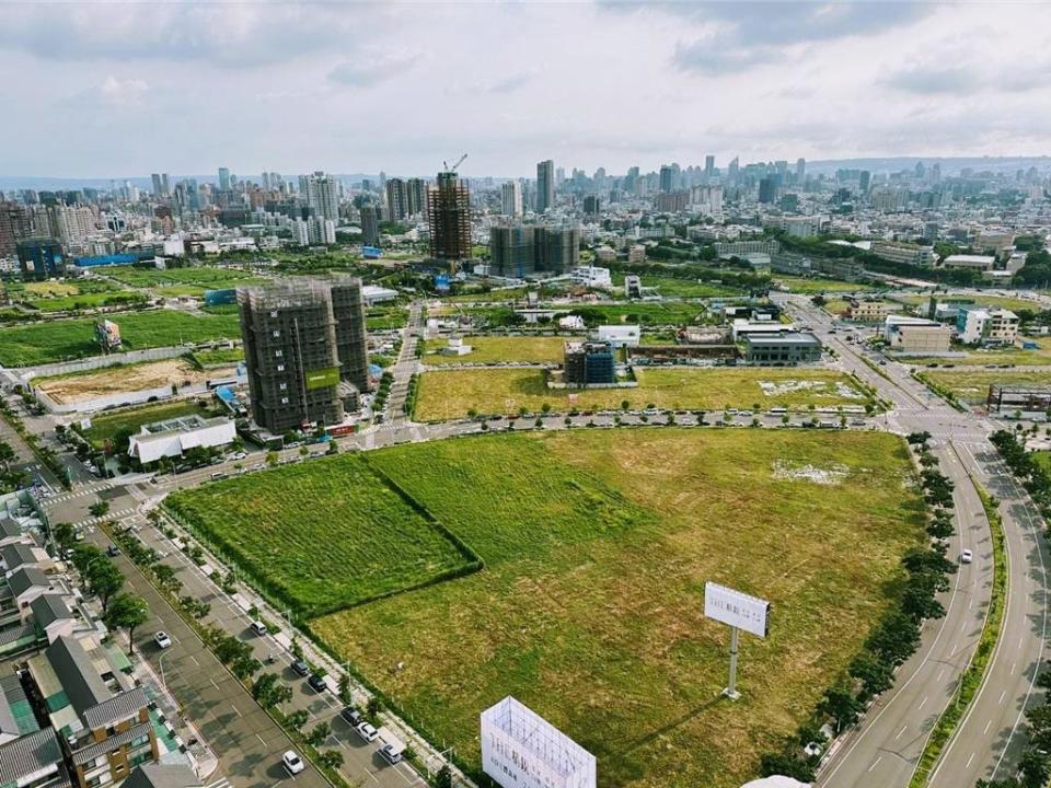 台中市府將標售13期、14期抵費地，但開發商發現，部份抵費地的底標價竟高出周邊近期交易價的2成以上！圖／業者提供