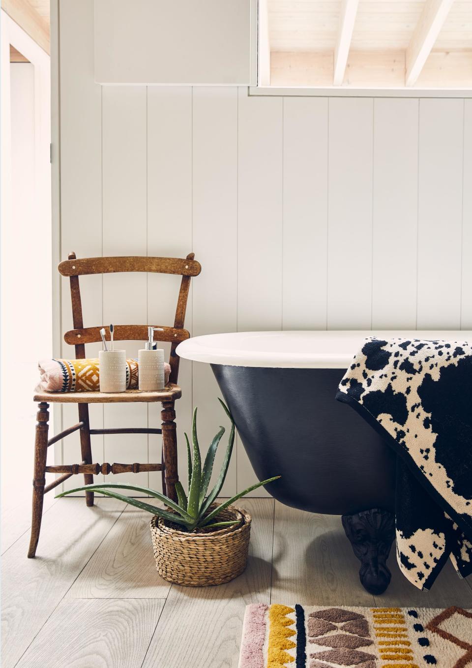 <p> If you have a roll-top bath, or even a bath with a panel, painting it can give it a new lease of life. It's also a great way to start a new color scheme in your bathroom – we love the dark bath against the fresh white walls and the pattern of the bath mat and towel (which is Asda, would you believe?).  </p>