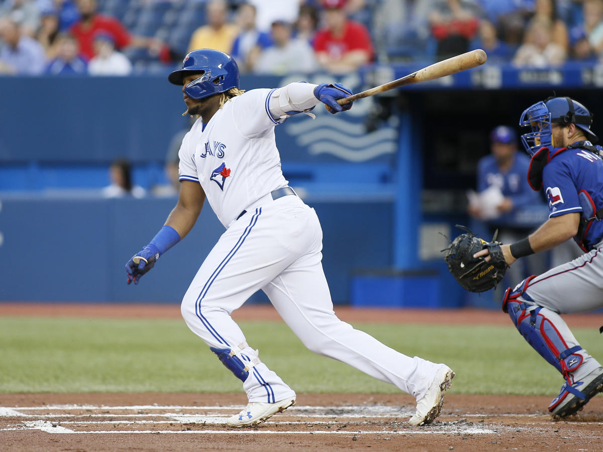 Wearing his dad's No. 27, Vladimir Guerrero Jr. received a hero's welcome  at Olympic Stadium