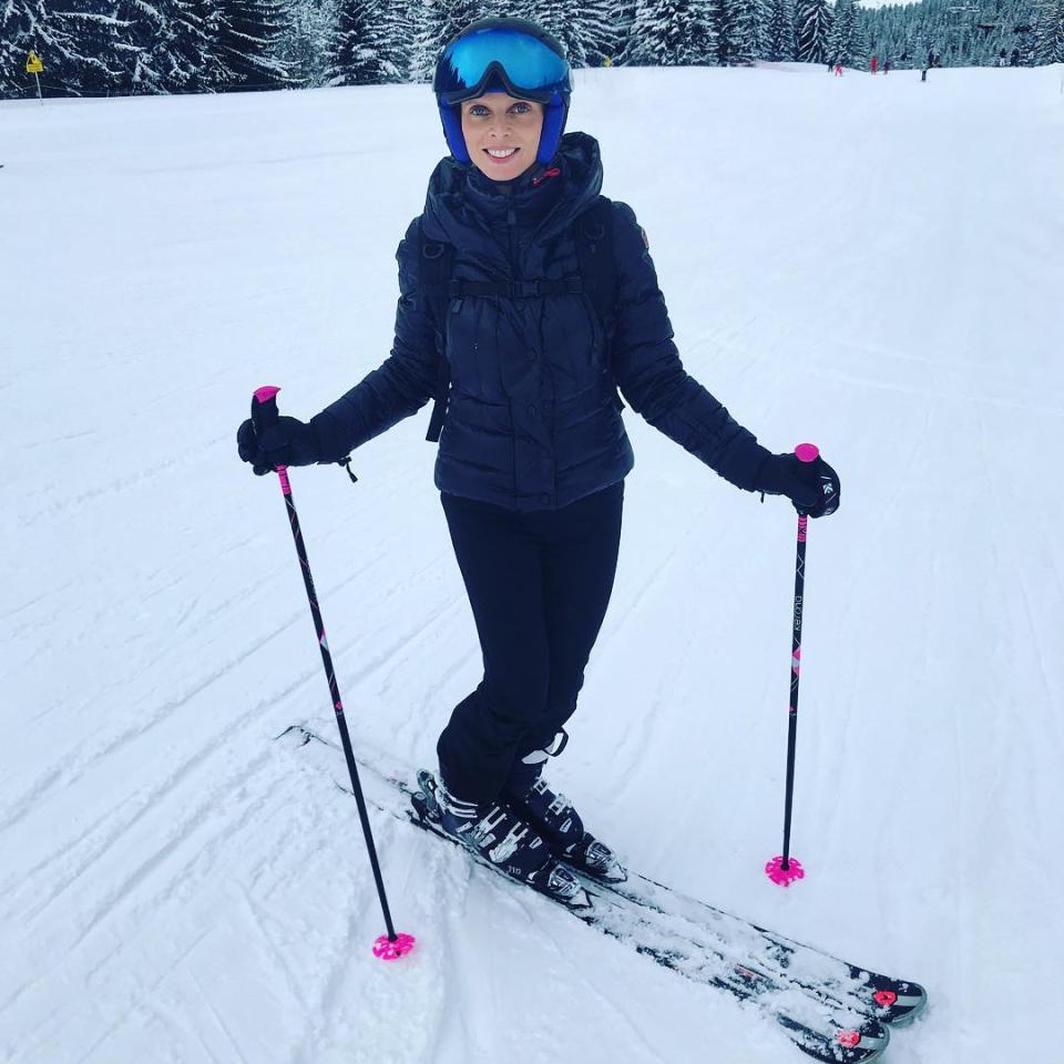 <p>Au ski à Avoriaz, celle qui gère désormais le comité Miss France est apparue au naturel sur les pistes de la commune de Haute-Savoie.<br>Crédit : @sylvietellier </p>