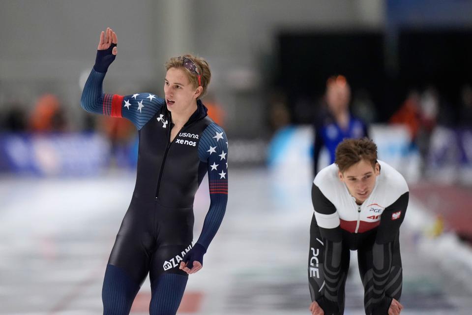 Jordan Stolz, of the United States, waves to the crowd after competing during the men's 500 meters at the ISU World Cup speedskating event Saturday, Jan. 27, 2024, in Kearns, Utah. (AP Photo/Rick Bowmer)