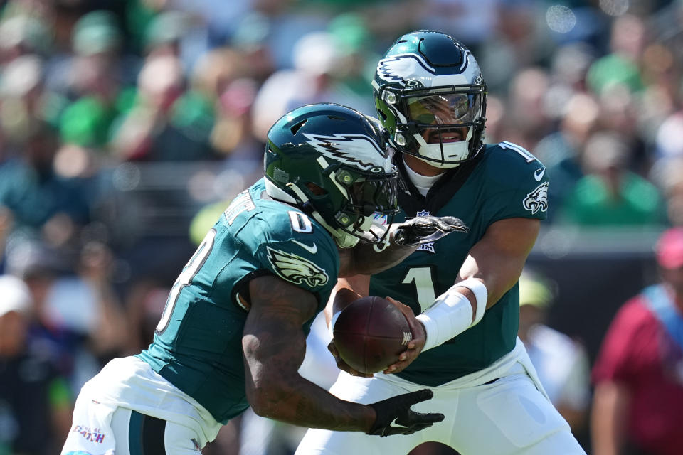 Jalen Hurts #1 of the Philadelphia Eagles hands the ball off to D'Andre Swift #0