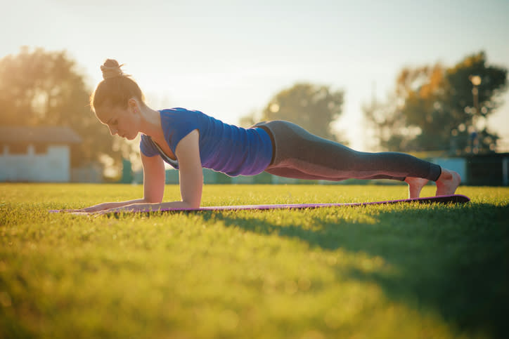 Cómo hacer plank o puente abdominal