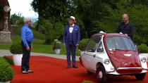 Beim Anblick des rot-weißen Heinkel Trojan Kabinenrollers, Baujahr 1958, schlugen Oldtimer-Herzen wie das von Horst Lichter höher. Letzten Endes war es Daniel Meyer, der für die rollende "Knutschkugel" den Wunschpreis des Verkäufers von 15.000 Euro bezahlte. (Bild: ZDF)