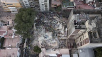 <p>Rescatistas trabajan junto a un edificio colapsado en la colonia Del Valle en Ciudad de México el martes 19 de septiembre de 2017. (AP Foto/Miguel Tovar) </p>