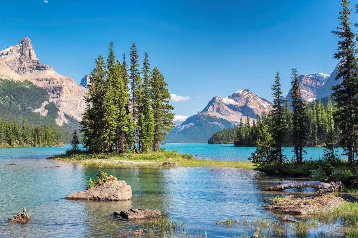 spirit island in jasper national park