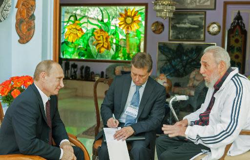 Picture released by Cuban official website www.cubadebate.cu shows former Cuban President Fidel Castro (R) talking with Russian President Vladimir Putin on July 11, 2014 in Havana