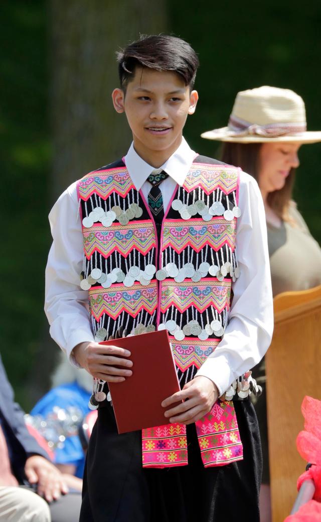 Our Hmong Neighbors: For Manitowoc's Kaonou Hang-Vue, clothing is an  important way to stay connected to Hmong culture.