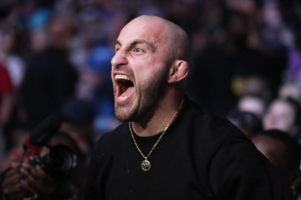 DALLAS, TEXAS - JULY 30: UFC featherweight champion Alexander Volkanovski of Australia cheers from the crowd for teammate Kai Kara-France of New Zealand in his UFC flyweight championship fight during the UFC 277 event at American Airlines Center on July 30, 2022 in Dallas, Texas. (Photo by Chris Unger/Zuffa LLC)