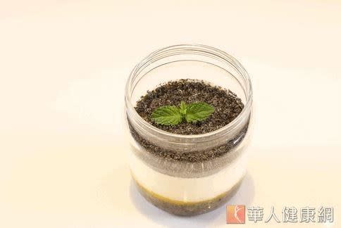 甜點：黑芝麻水果奶酪