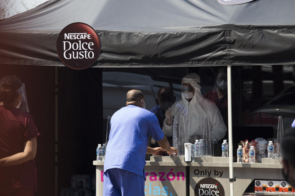 A coffee company gives away coffees, in recognition of the hard work of the doctors and nurses who are treating patients with covid-19 at Dr. Matilde Petra Montoya Lafragua General Hospital in Tlahuac, Mexico City, on May 20, 2020. (Photo by Cristian Leyva/NurPhoto via Getty Images)