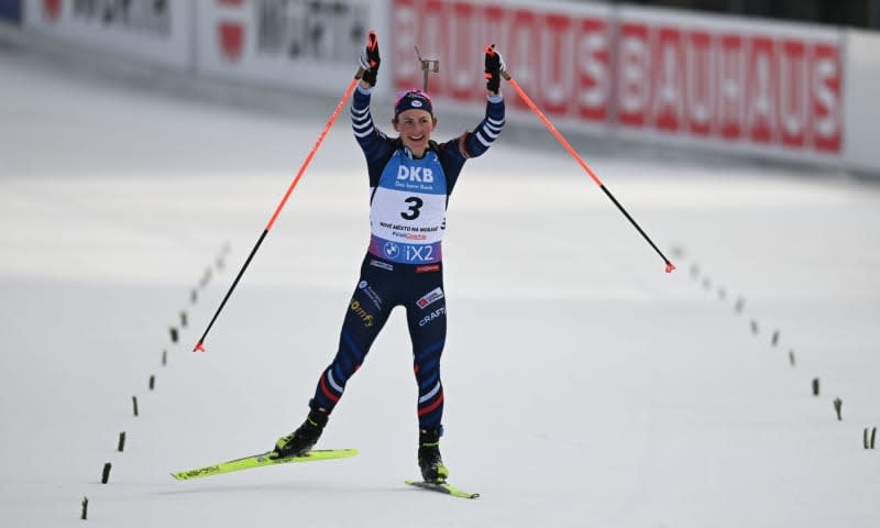 France's Justine Braisaz-Bouchet reacts at the finish after winning the women's mass start 12.5 km during the Biathlon World Championships in Nove Mesto Na Morave Hendrik Schmidt/dpa