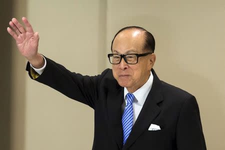 <p><b>20. LI KA-SHING<br></b></p> <p><b>RICCHEZZA ACCUMULATA NEL 2014</b>: 31 miliardi di dollari</p> <p><b>NAZIONALITA'</b>: Hong Kong</p> <p><b>SETTORE</b>: Diversificato, principale azionista del gruppo di industrie Cheung Kong Holdings</p>  