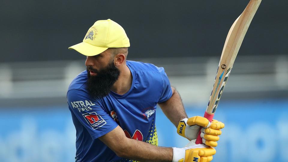 <div class="paragraphs"><p>Moeen Ali warming up before the IPL final.</p></div>