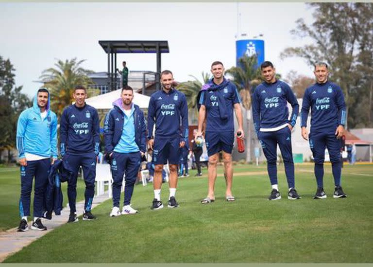 Emiliano Martínez y un look de verano en la foto que publicó Lionel Messi en su Instagram