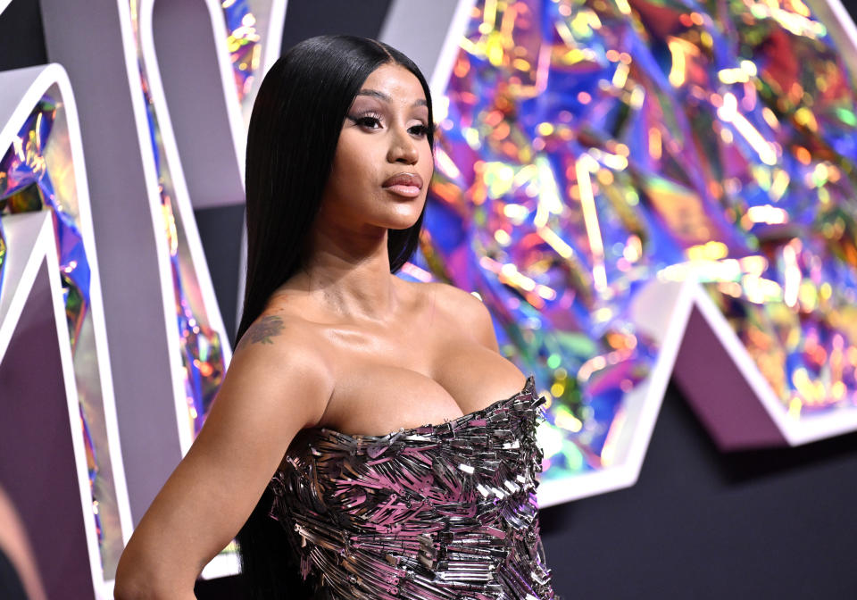 Cardi B llega a los Premios MTV a los Videos Musicales el martes 12 de septiembre de 2023, en el Prudential Center en Newark, Nueva Jersey. (Foto Evan Agostini/Invision/AP)