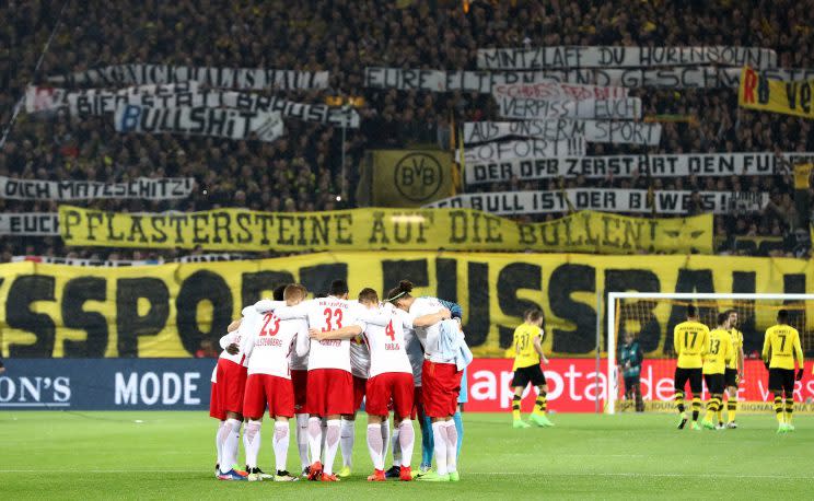 Auf der Dortmunder Südtribüne wimmelte es von Anti-RB Leipzig-Transparenten