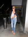 <p>Rosie HW is a professional at airport dressing, and for a recent flight to LA the modle nailed off-duty in a pair of blue skinnies, a white shirt and shoulder-draped blazer. <em>[Photo: Getty]</em> </p>