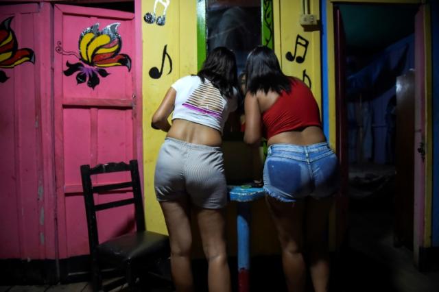 Venezuelan Exiles Turn To Prostitution To Feed Families 9550