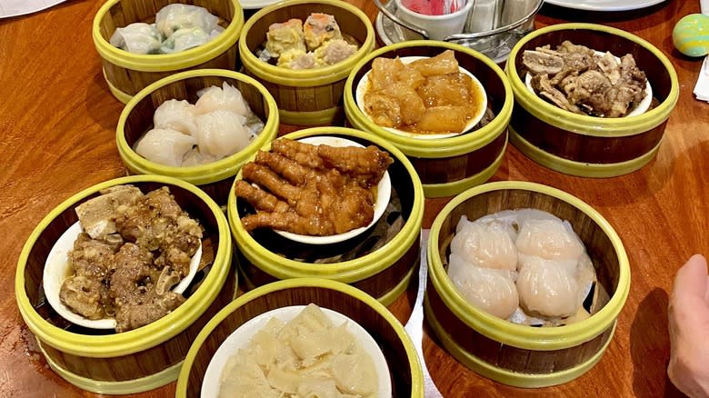 Various dim sum dishes 