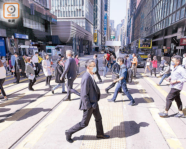 本港失業率持續高企，惟政府推行失業貸款，迫使失業市民舉債度日。