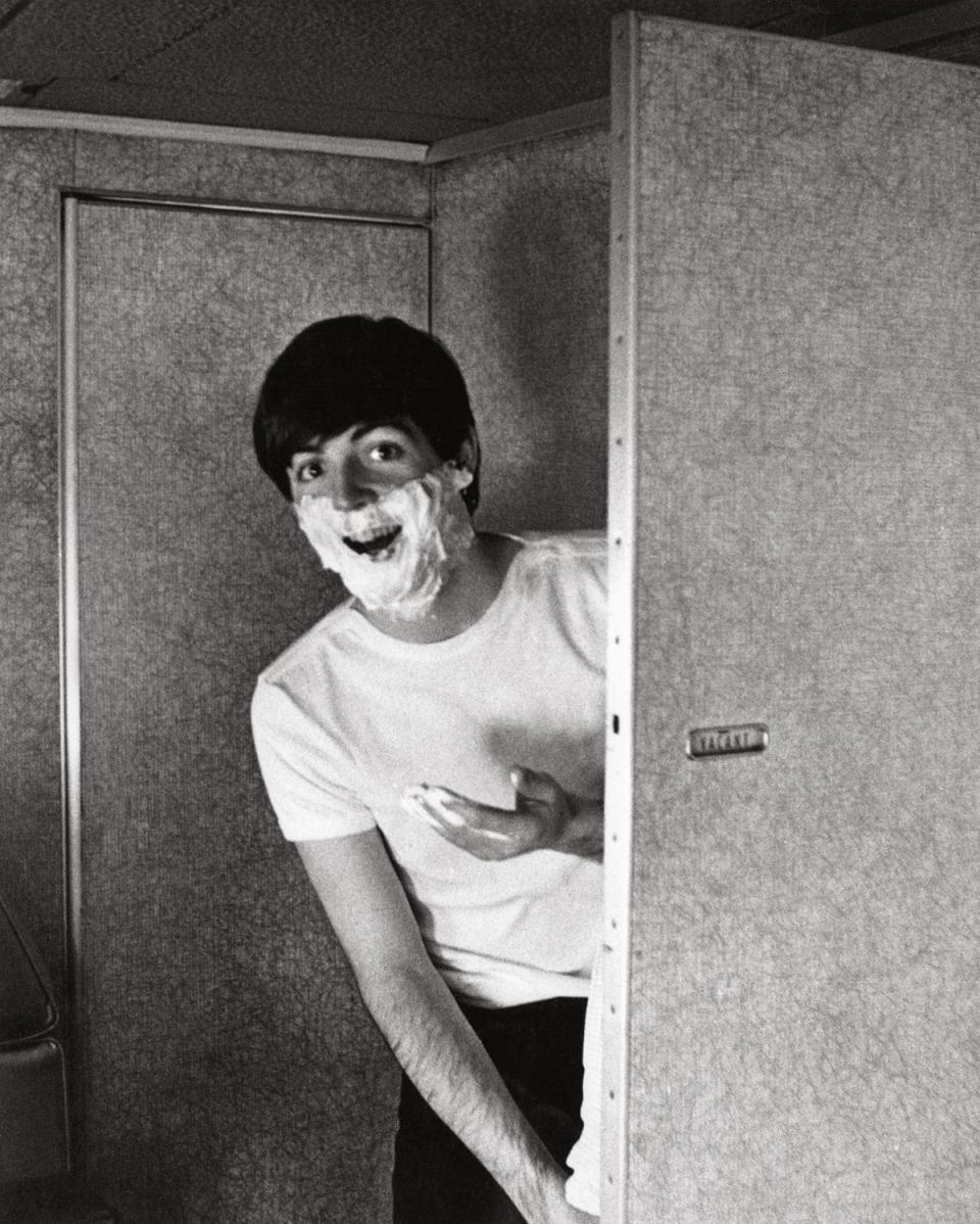 Paul has a shave as The Beatles fly to New York for their first visit, 7 February 1964 (Harry Benson)