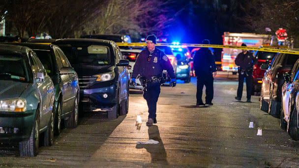 PHOTO: New York Police Department police search for evidence as they investigate the shooting of an off-duty police officer in Brooklyn, Feb. 4, 2023. (Jeff Bachner/New York Daily News via Newscom)