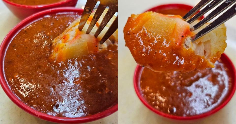 indian rojak - dipping fritter into sauce