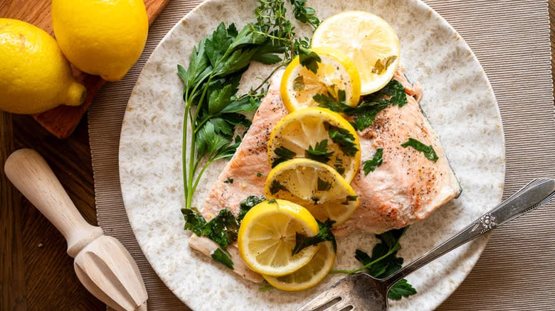 Salmon fillet with herbs and lemon slices