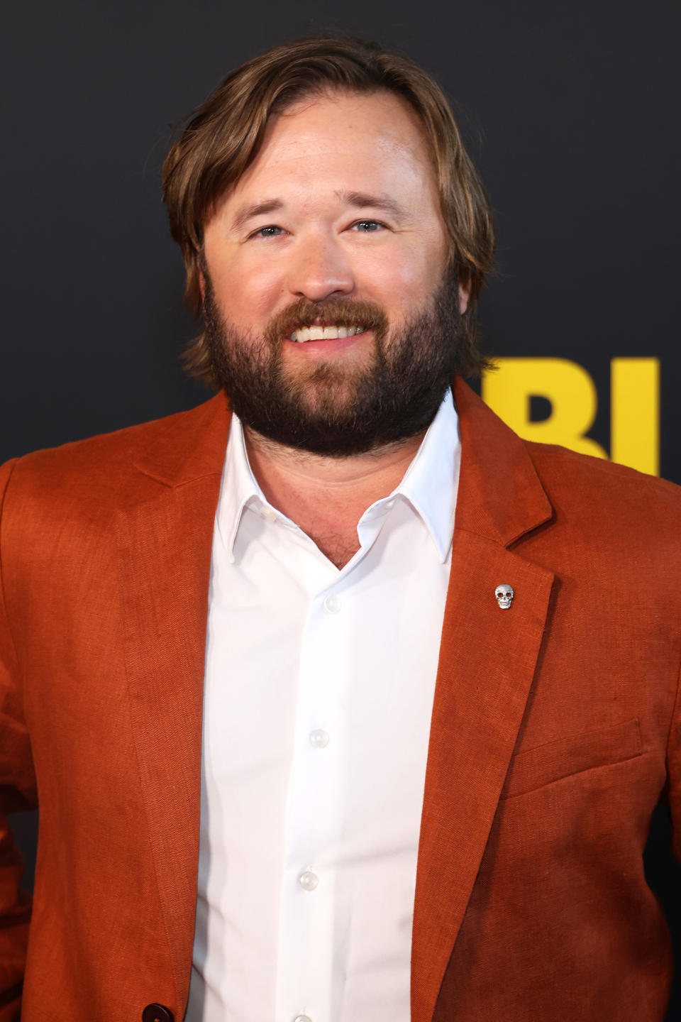 Haley Joel Osment on the red carpet, wearing a shirt and a blazer