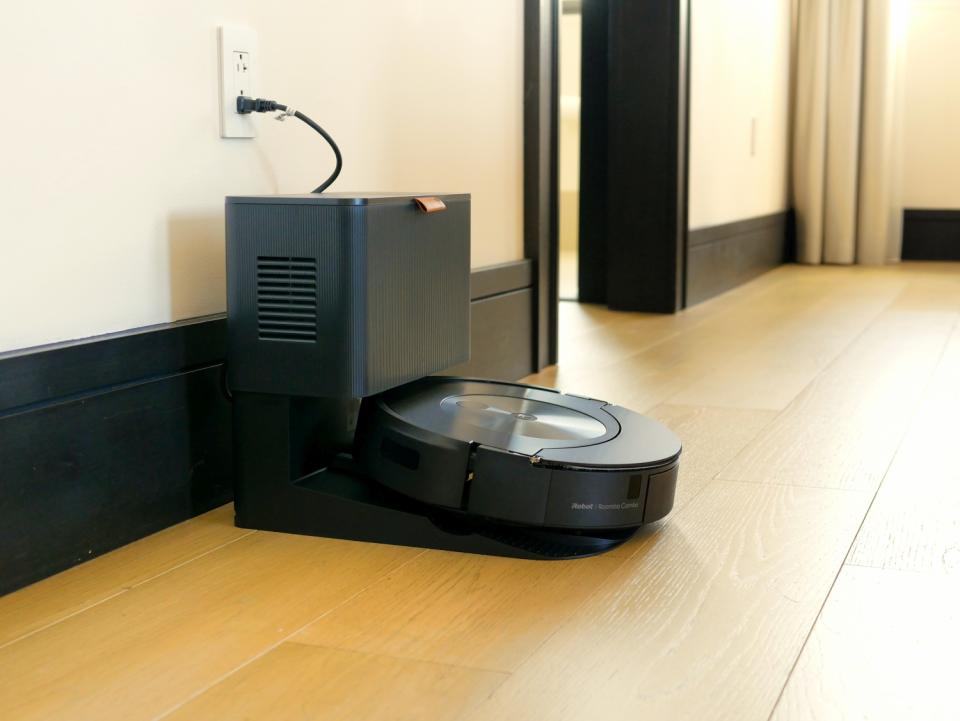 iRobot Roomba Combo j7+ hands on first look