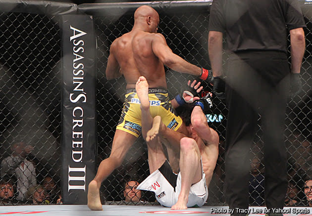 Anderson Silva hits Chael Sonnen