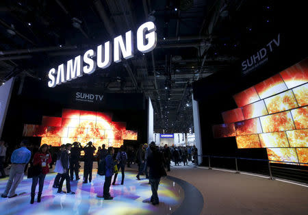 FILE PHOTO: "Quantum Dot" SUHD televisions are displayed at the Samsung Electronics booth during the 2016 CES trade show in Las Vegas, Nevada January 7, 2016. REUTERS/Steve Marcus/File Photo