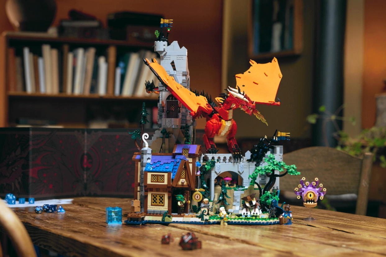 Le set Lego Dungeons & Dragons : l'histoire du dragon rouge est disponible depuis le 4 avril.  - Credit:LEGO