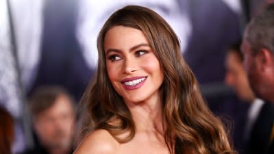 Sofia Vergara shares stunning photo & more estrellas we love