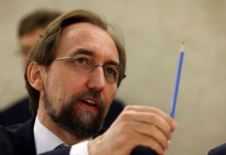 El jefe de derechos humanos de ONU, Zeid Ra'ad al Hussein, durante una sesión del Consejo de Derechos Humanos en la sede europea de las Naciones Unidas en Ginebra, Suiza. 13 de septiembre de 2016. El jefe de derechos humanos de Naciones Unidas advirtió el martes a Rusia que sus ataques aéreos sobre objetivos civiles en la ciudad siria de Alepo podrían constituir un crimen contra la humanidad susceptible de ser presentado ante la Corte Penal Internacional. REUTERS/Denis Balibouse