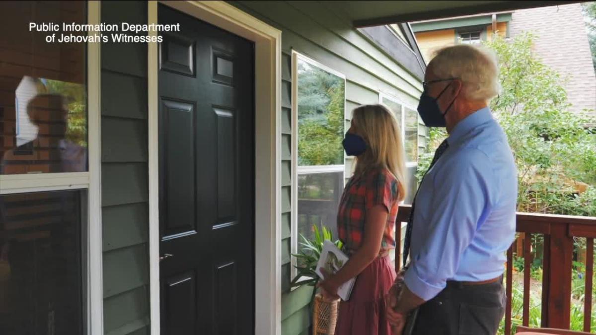 Jehovah’s Witnesses return to door-to-door ministry after nearly 3-year ...