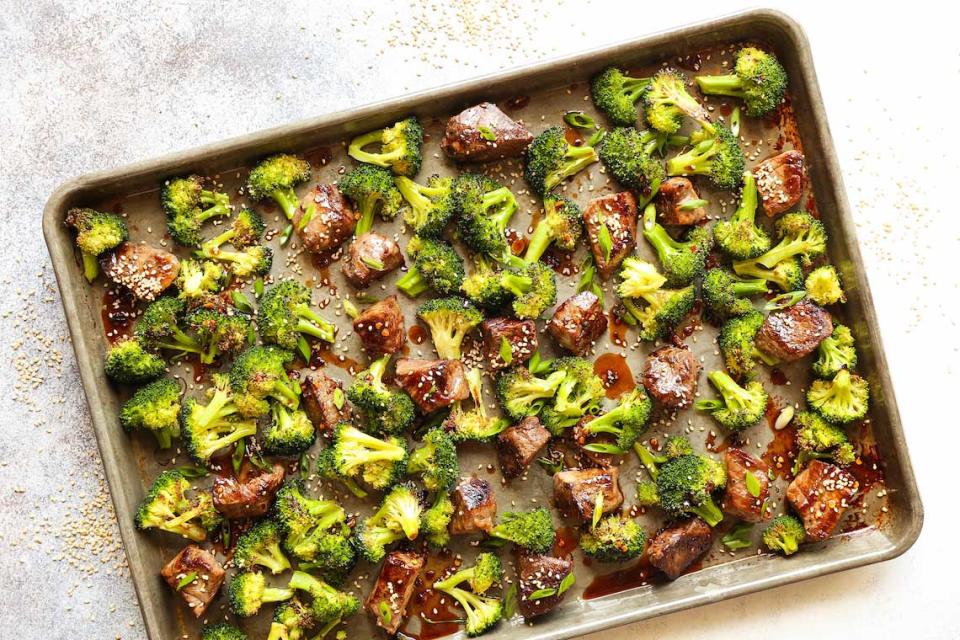 <a href="https://damndelicious.net/2019/02/25/sheet-pan-beef-and-broccoli/">Sheet Pan Broccoli and Beef</a> from <a href="https://damndelicious.net">Damn Delicious</a>