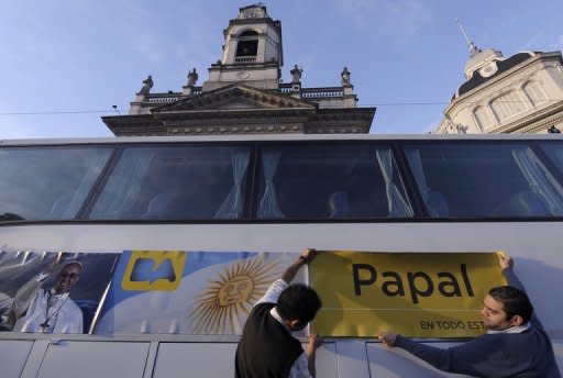 Un 'Papa Tour' recorre desde este sábado los sitios emblemáticos de Francisco en Buenos Aires, su casa natal en el barrio de Flores, oeste de la ciudad, y sus pasos hasta la Catedral Metropolitana, donde oficiaba misa como arzobispo antes de ser nombrado Sumo Pontífice. (AFP | Alejandro Pagni)