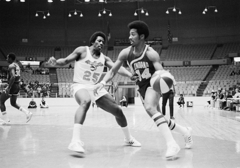 Indiana Pacers guard Freddie Lewis (14) drives past Pittsburgh Condors guard George Thompson (25) in the first quarter of their American Basketball Association game in Pittsburgh, Pa., Nov. 9, 1971. (AP Photo)