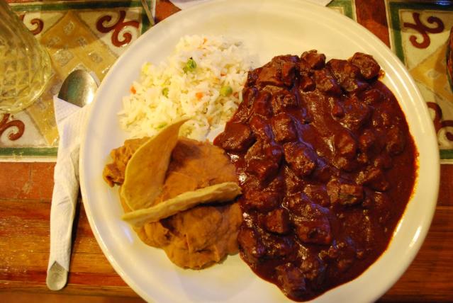 Receta de codillo de cerdo en adobo de tres chiles