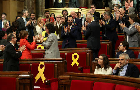 Roger Torrent (C) is applauded after being elected as new Speaker during the first session of Catalan Parliament after the regional elections in Barcelona, Spain, January 17, 2018. REUTERS/Albert Gea